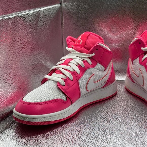 Size 6.5 Nike Air Jordan 1 Mid Kids Hyper Pink Basketball Sneakers 555112-611 - Picture 4 of 11